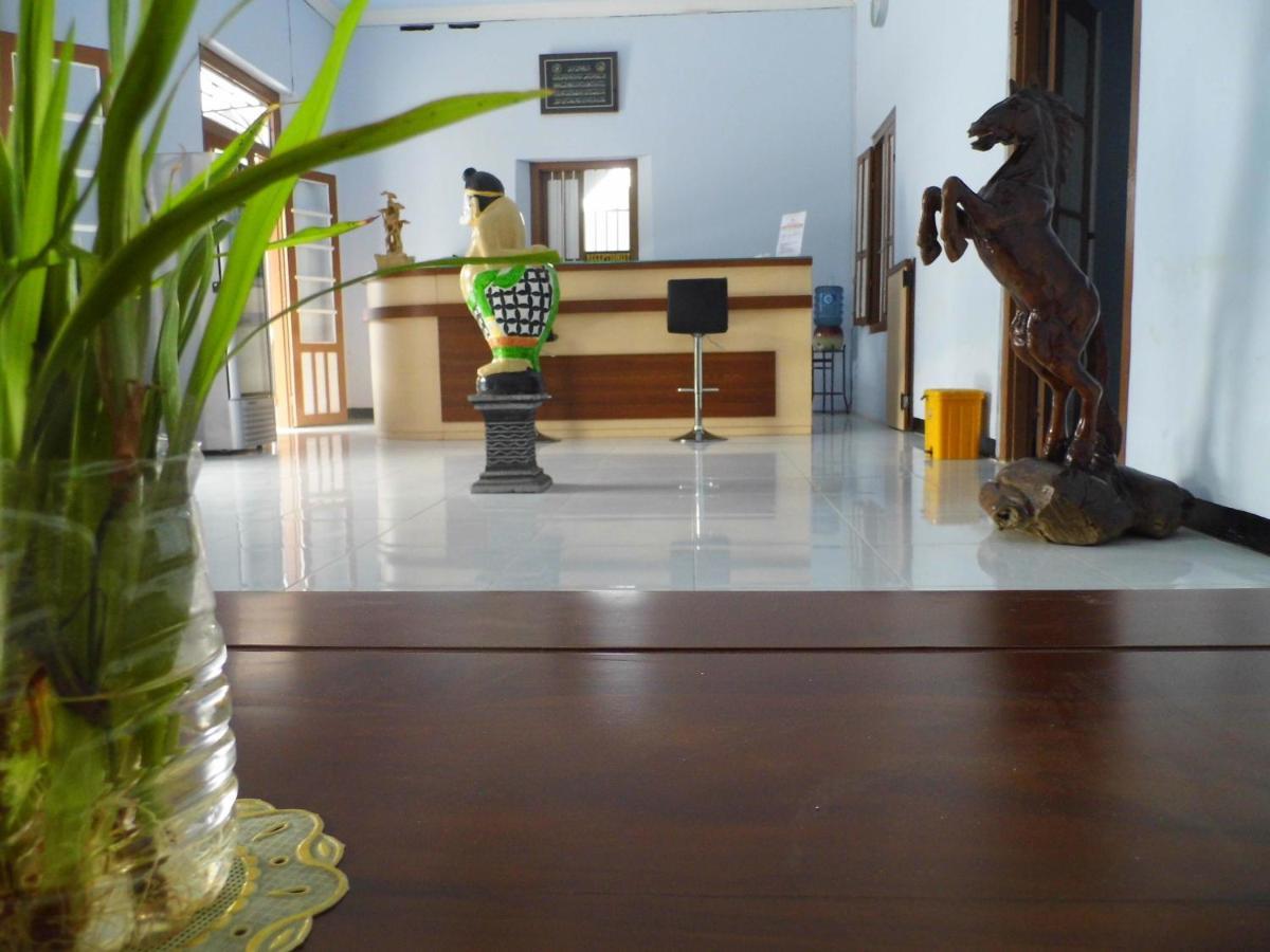 Hotel Ilhami Blitar Eksteriør bilde